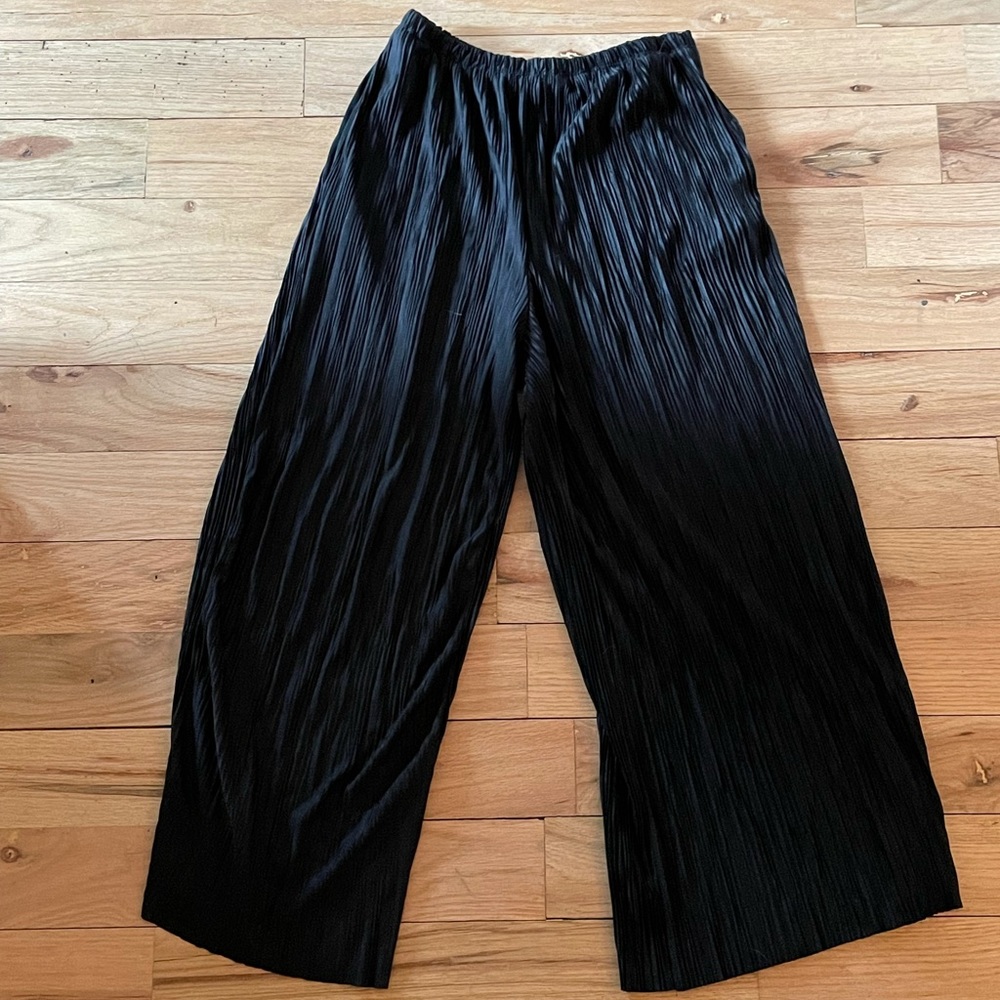 Cropped pleated pants